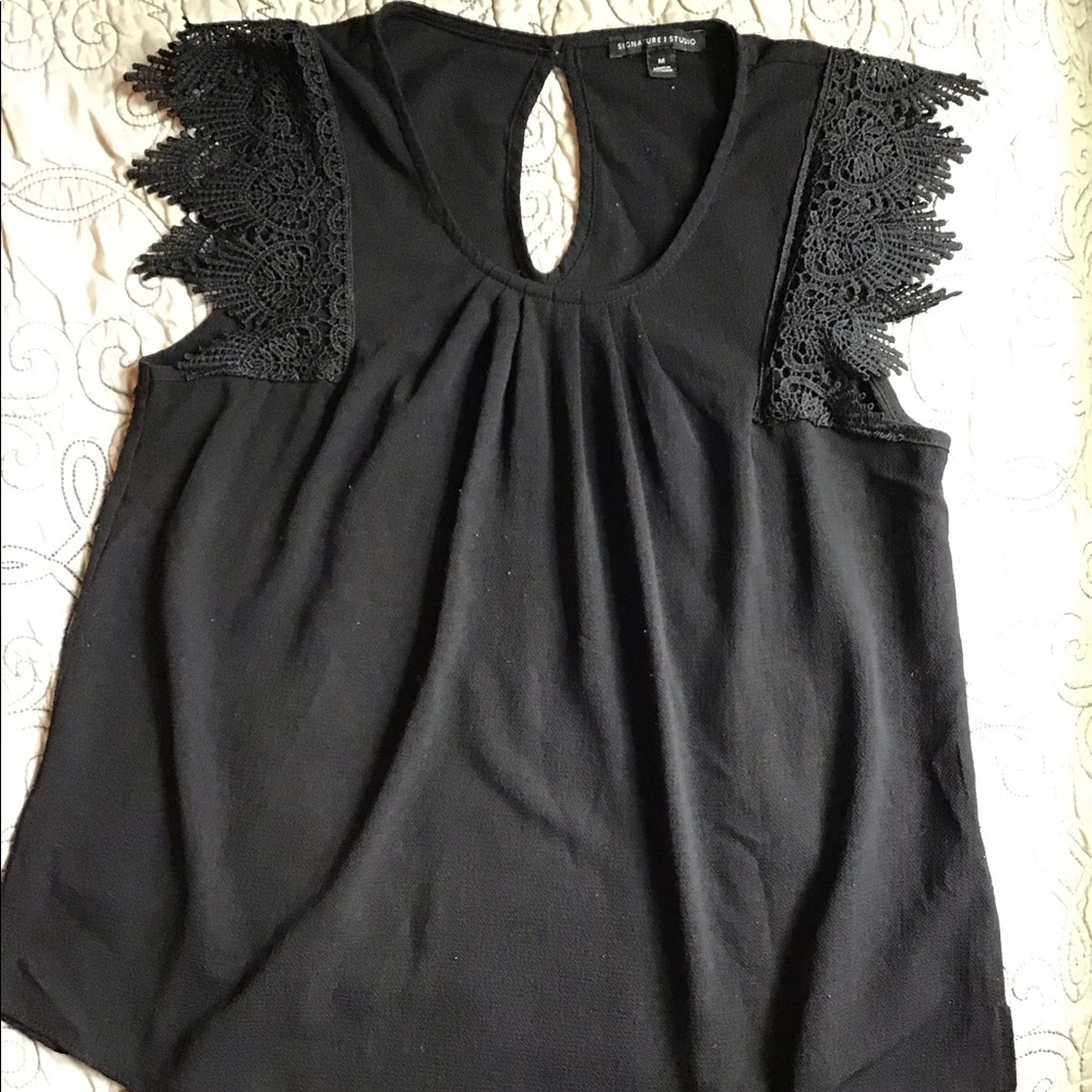 Lace sleeveless top